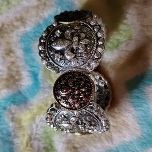 🎊Fluer De Lis Stretch Rhinestone Silver tone  Bracelet.